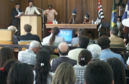 Sitzung im Rathaus von Joanópolis zum Thema Tribal/Rural. Kongress Euro-Brasilianischer Studien 2002.